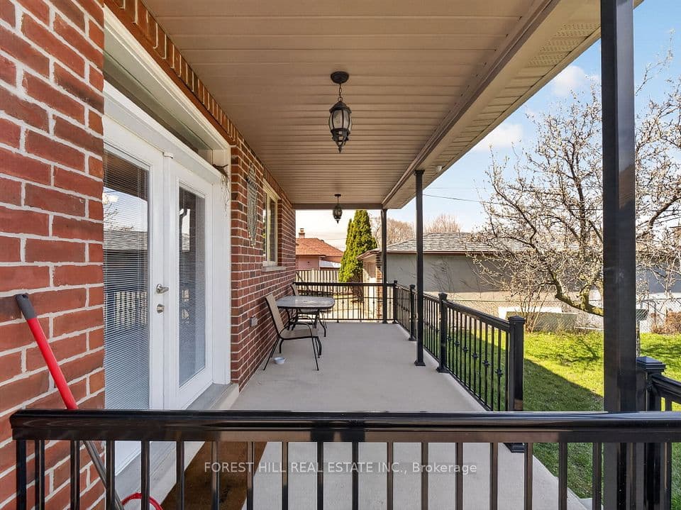 114 Regent Road, Toronto, ON M3K 1H4 – photo 3