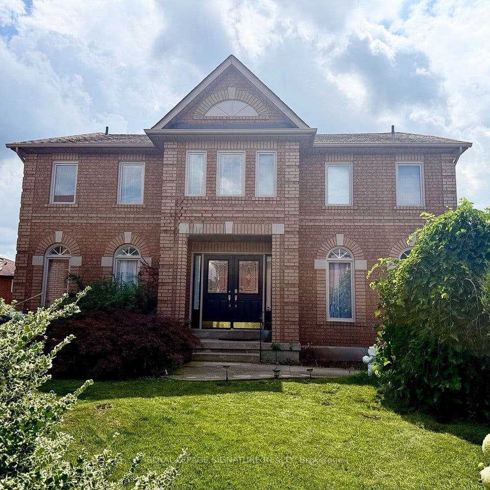 3388 Trelawny Circle, Mississauga, ON L5N 6N6 – main photo