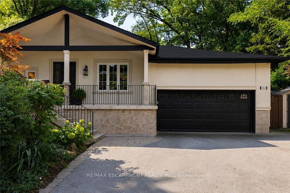 1063 Greenoaks Drive, Mississauga, ON L5J 3A1 – photo 2