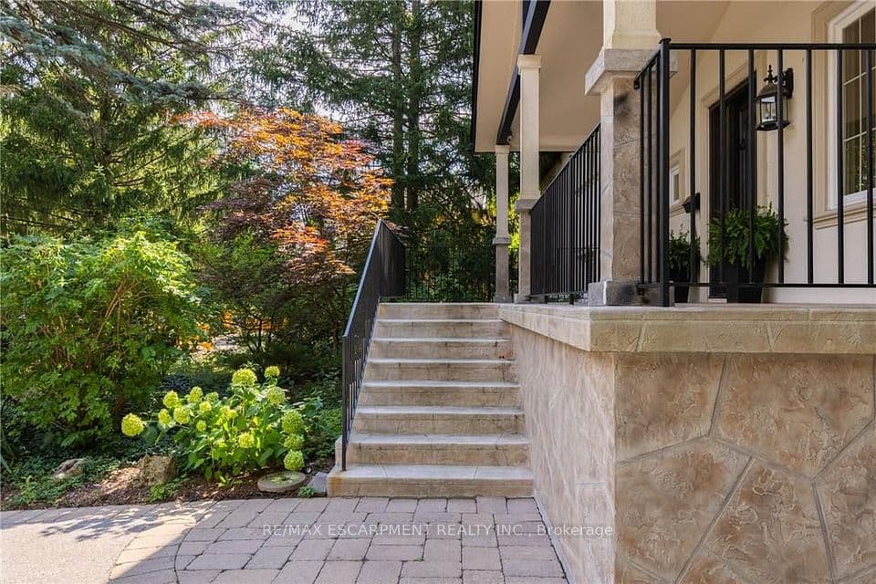 1063 Greenoaks Drive, Mississauga, ON L5J 3A1 – photo 3