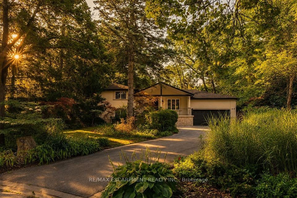 1063 Greenoaks Drive, Mississauga, ON L5J 3A1 – main photo