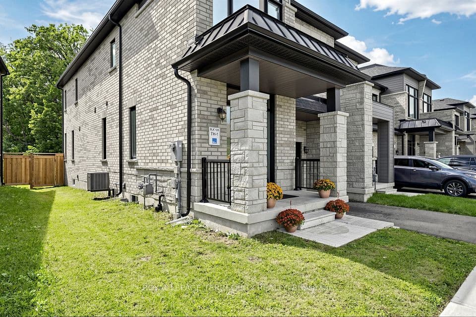 1456 Rose Way, Milton, ON L9E 1V7 – photo 2