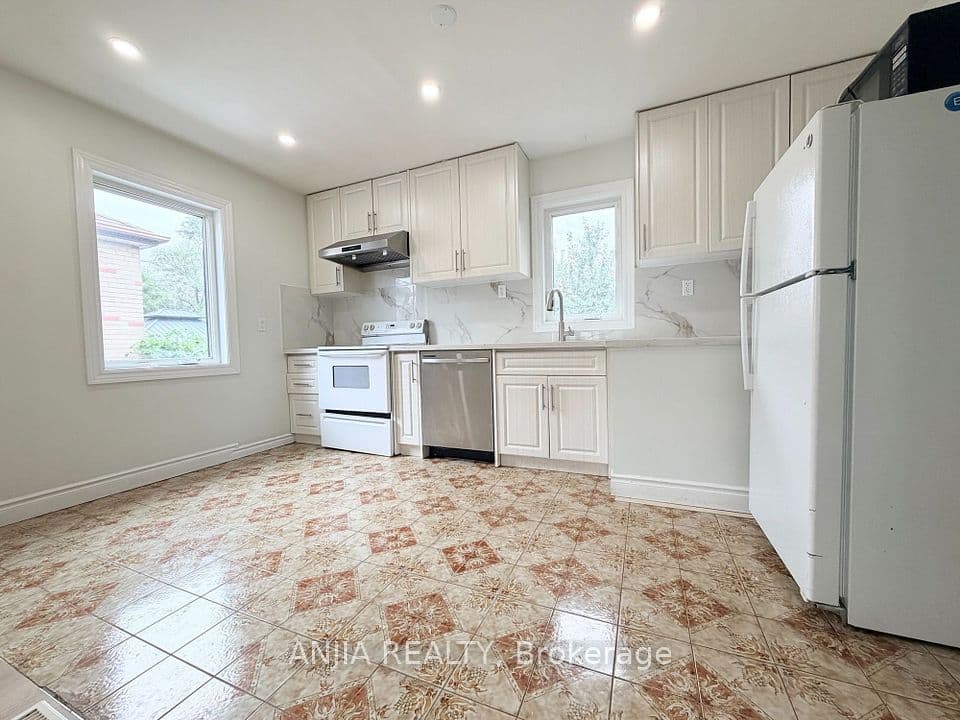 77 Nash Drive, Toronto, ON M3M 2L6 – photo 3