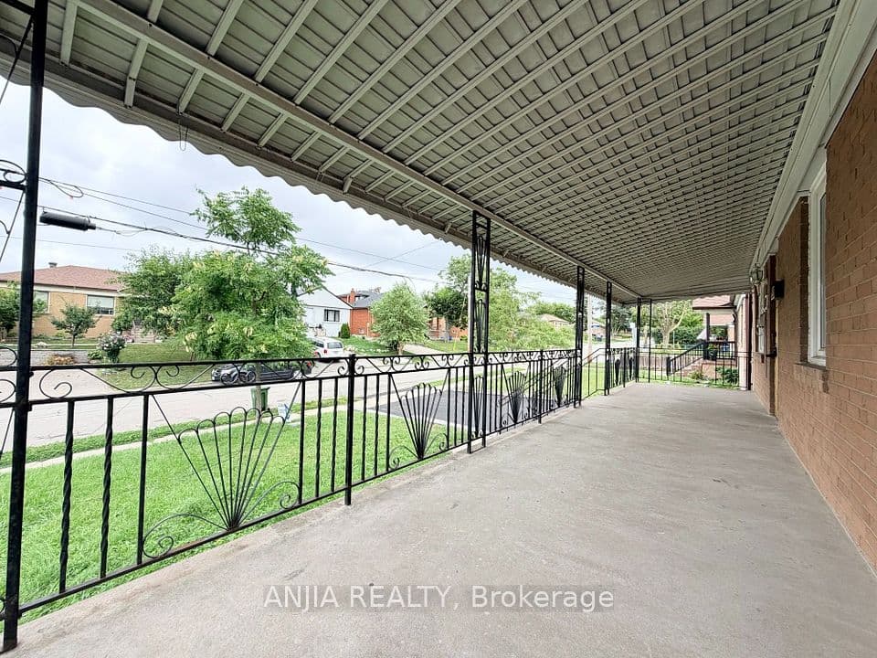 77 Nash Drive, Toronto, ON M3M 2L6 – photo 2