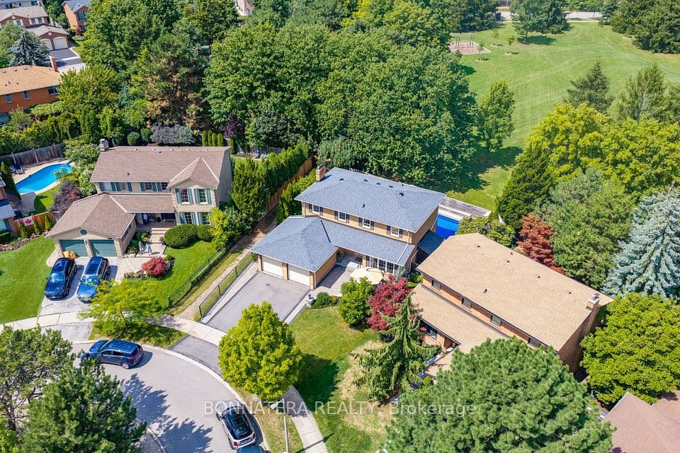 1409 Holly Court, Oakville, ON L6H 3H4 – photo 2