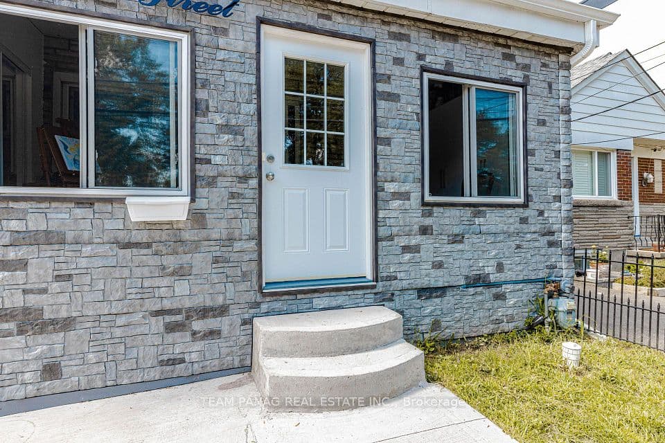 14 Spears Street, Toronto, ON M6N 3X7 – photo 2