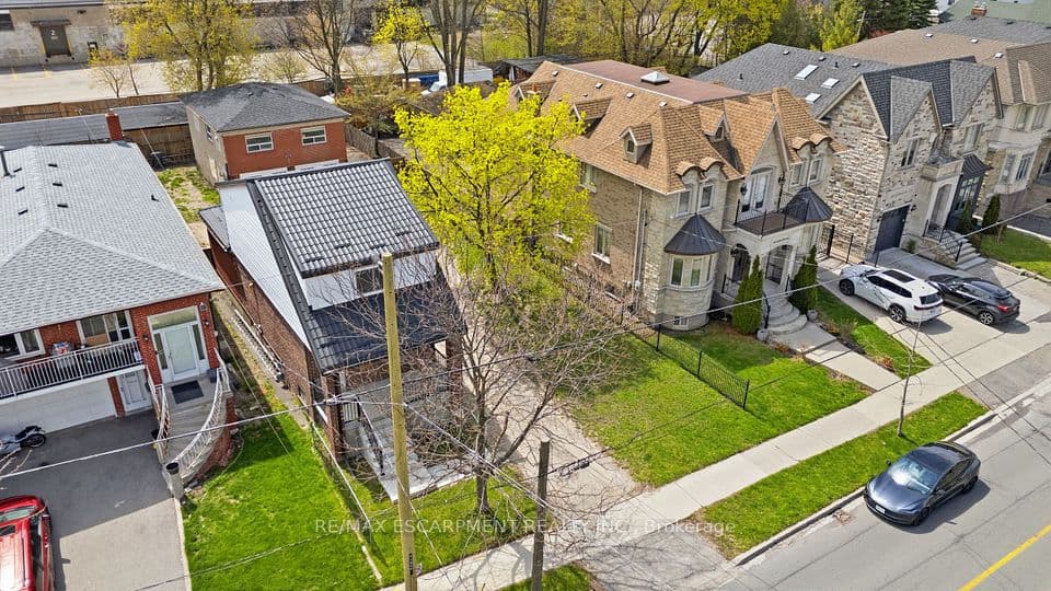 1049 Glencairn Avenue, Toronto, ON M6B 2B1 – photo 3