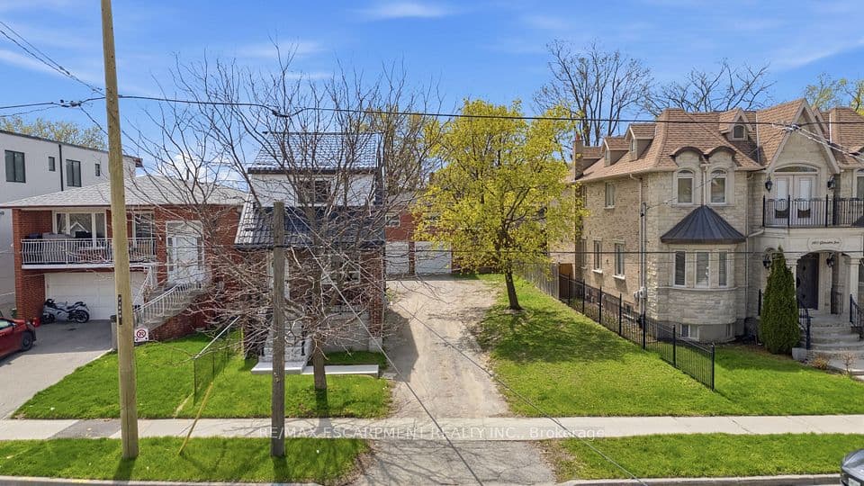 1049 Glencairn Avenue, Toronto, ON M6B 2B1 – photo 2