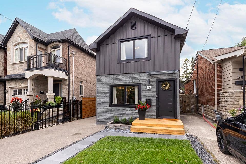 28 Thirtieth Street, Toronto, ON M8W 3B6 – main photo