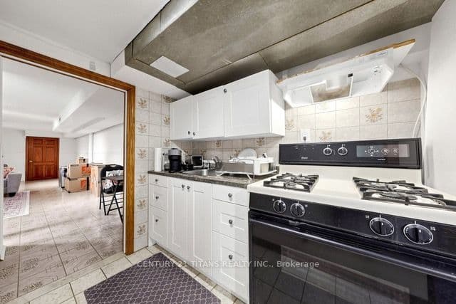 198 A Boon Avenue, Toronto, ON M6E 3Z8 – photo 2