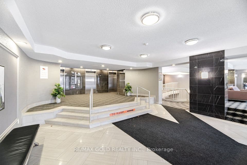 8 Lisa Street 903, Brampton, ON L6T 4S6 – photo 3