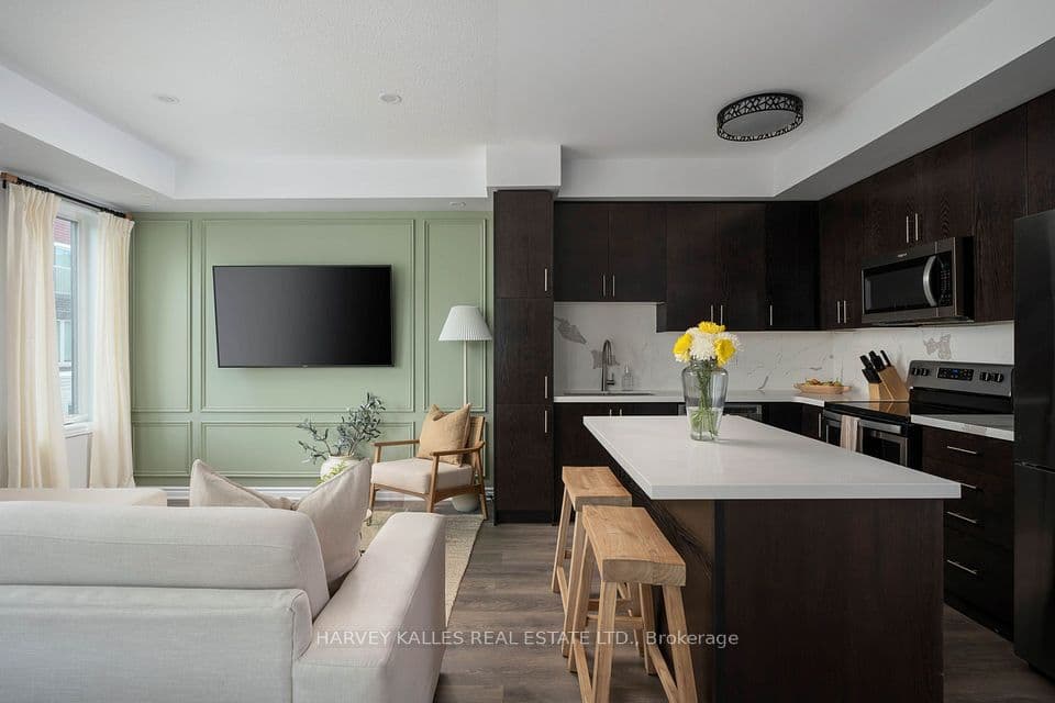 85 Eastwood Park Gardens 35, Toronto, ON M8W 0B9 – main photo