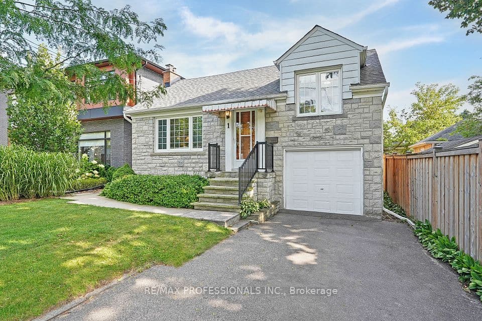 1 Bernice Avenue, Toronto, ON M8Y 1Z5 – main photo