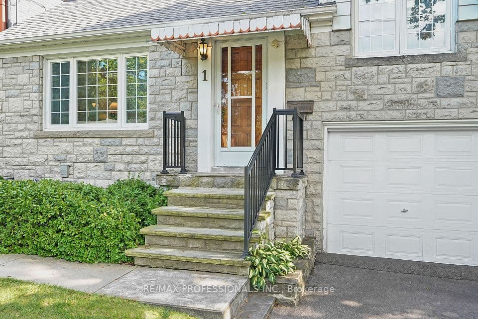 1 Bernice Avenue, Toronto, ON M8Y 1Z5 – photo 2
