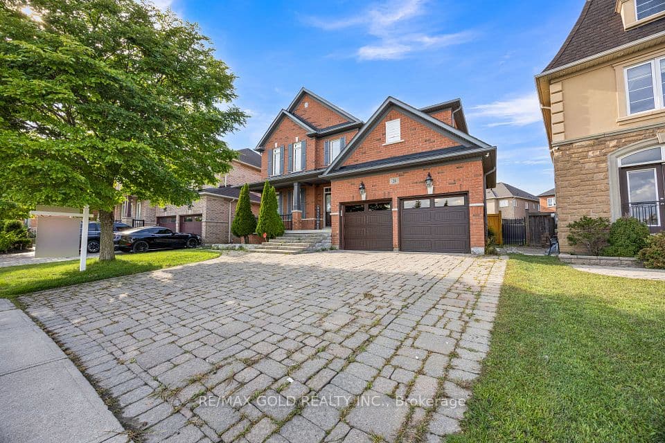 26 Mount Royal Circle, Brampton, ON L6P 1Y7 – photo 2