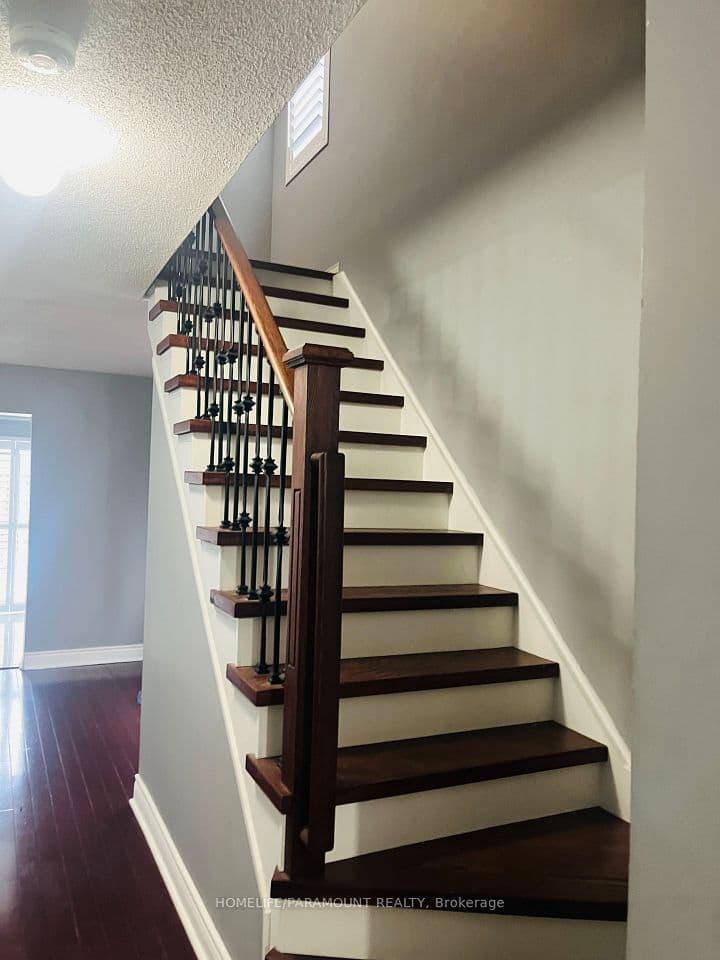 27 Lonestar Crescent, Brampton, ON L7A 2H9 – photo 3