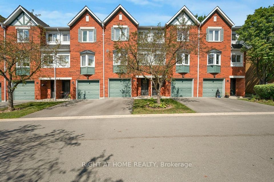 2300 Brays Lane 9, Oakville, ON L6M 3J9 – main photo