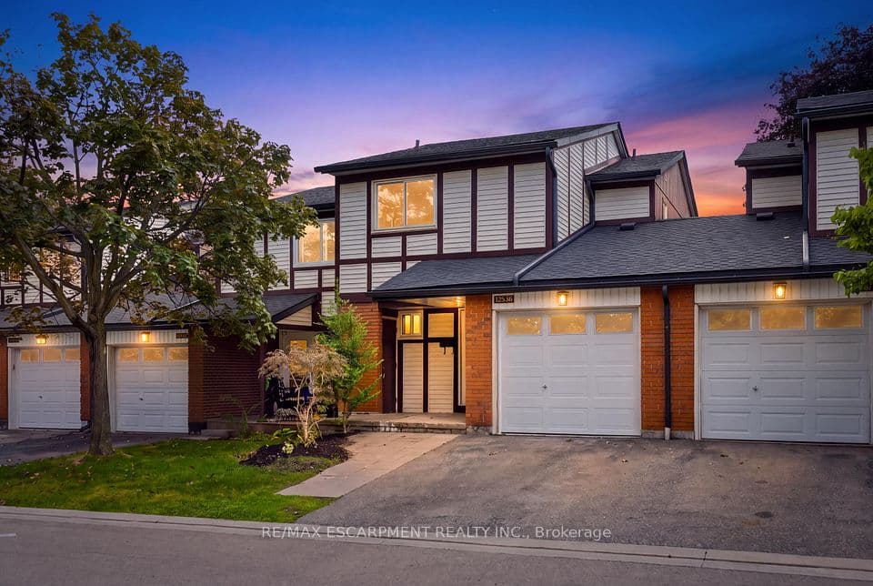 5095 Pinedale Avenue 106, Burlington, ON L7L 5K3 – main photo
