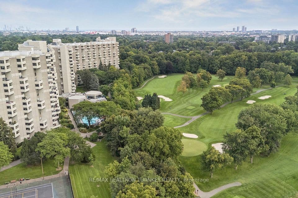 296 Mill Road A12, Toronto, ON M9C 4X8 – photo 2