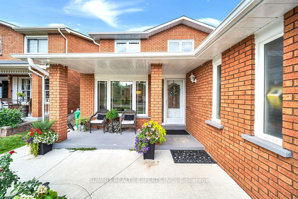 29 Coronation Circle, Brampton, ON L6Z 4A9 – photo 3