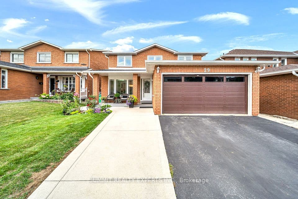 29 Coronation Circle, Brampton, ON L6Z 4A9 – photo 2