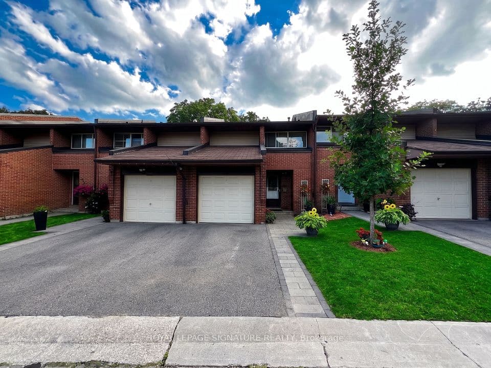 2301 Derry Road W 33, Mississauga, ON L5N 2R4 – main photo