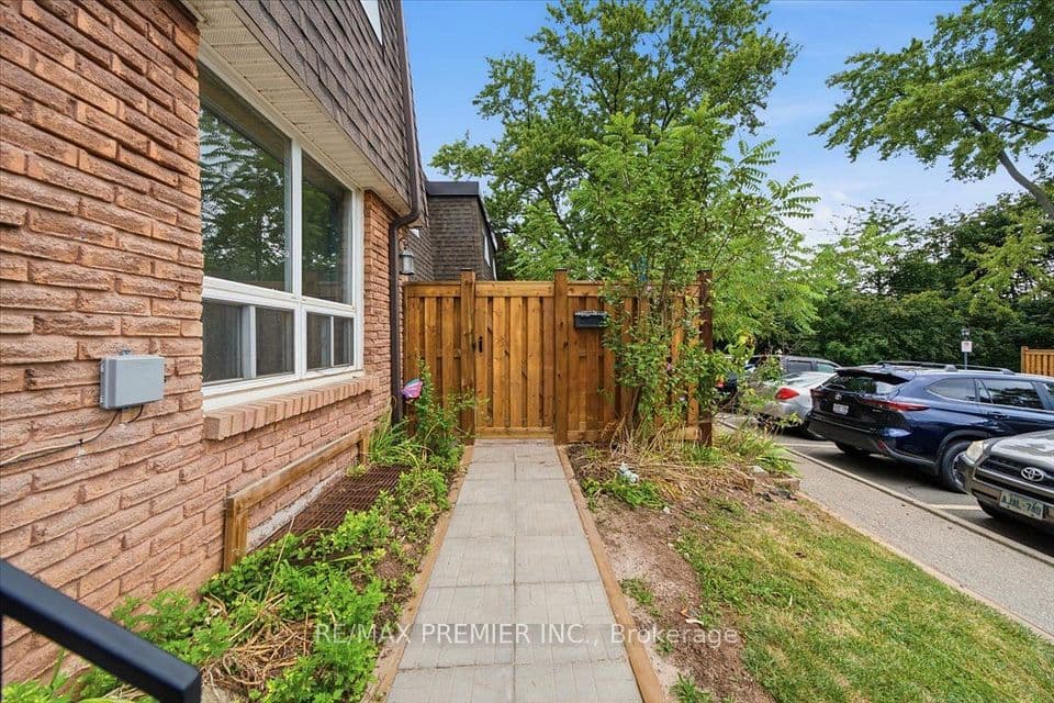 485 Timber Lane, Burlington, ON L7L 4B1 – photo 3