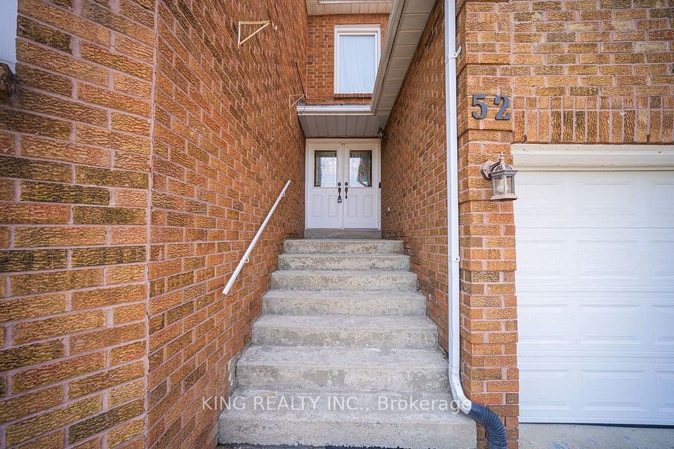 52 Leeward Drive, Brampton, ON L6S 5V8 – photo 2