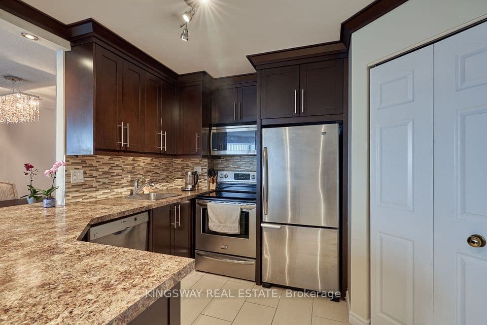 50 Kingsbridge Garden Circle 510, Mississauga, ON L5R 1Y2 – photo 3