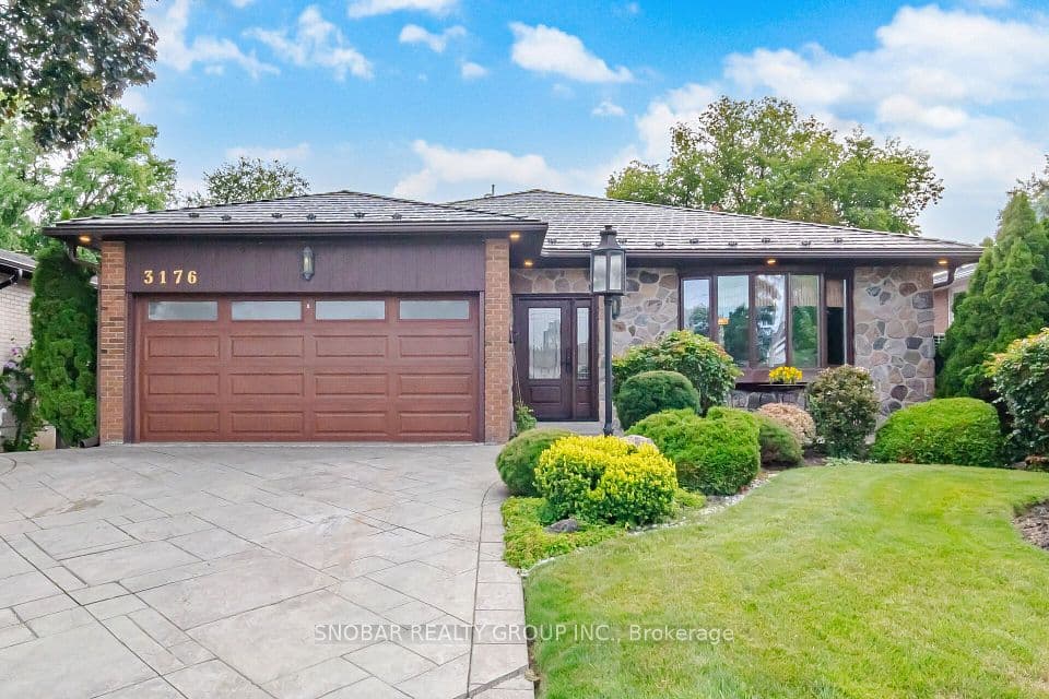 3176 Ibbetson Crescent, Mississauga, ON L5C 1Z2 – main photo