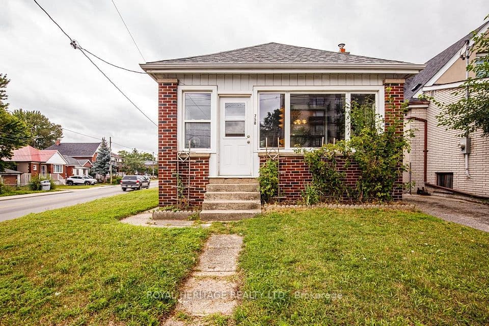 758 Jane Street, Toronto, ON M6N 4B9 – main photo
