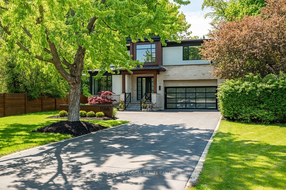 1388 Acton Crescent, Oakville, ON L6J 2S5 – main photo