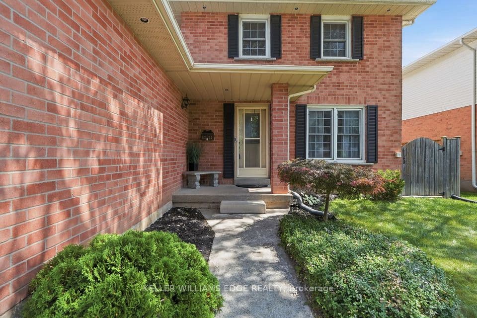 2055 Hunters Wood Drive, Burlington, ON L7M 2T9 – photo 2