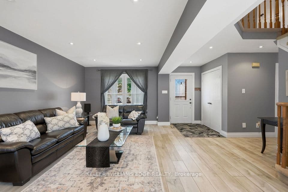 2055 Hunters Wood Drive, Burlington, ON L7M 2T9 – photo 3