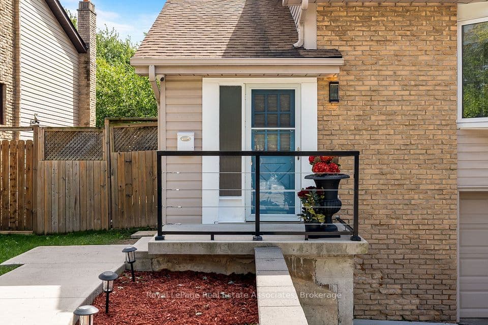 2727 Bucklepost Crescent, Mississauga, ON L5N 1X6 – photo 3