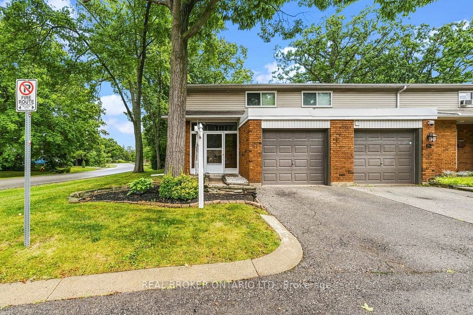 1270 Gainsborough Drive 61, Oakville, ON L6H 2L2 – main photo