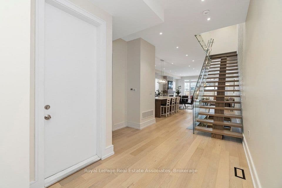 63 Troy Street, Mississauga, ON L5G 1S6 – photo 3