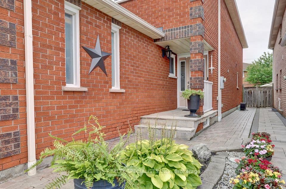 4464 Weeping Willow Drive, Mississauga, ON L5V 1K3 – photo 3