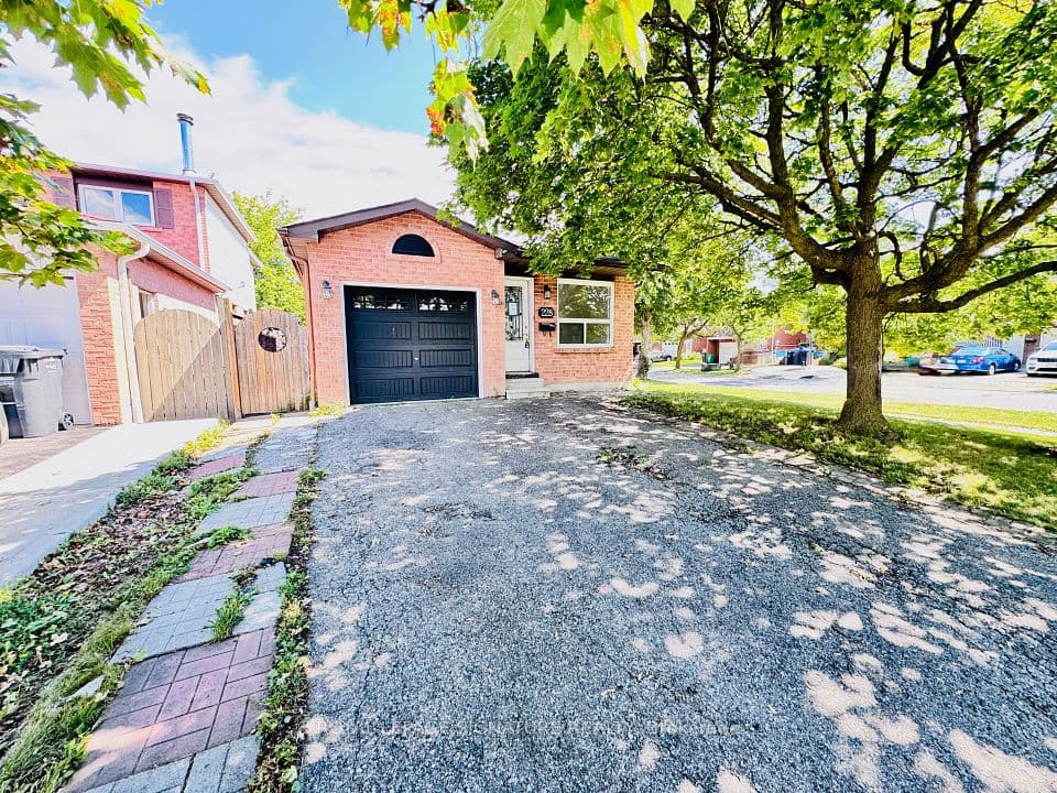 228 Martindale Crescent, Brampton, ON L6X 2V2 – photo 3