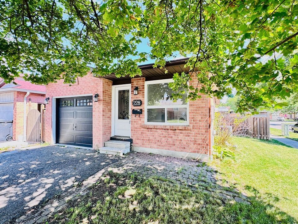 228 Martindale Crescent, Brampton, ON L6X 2V2 – photo 2