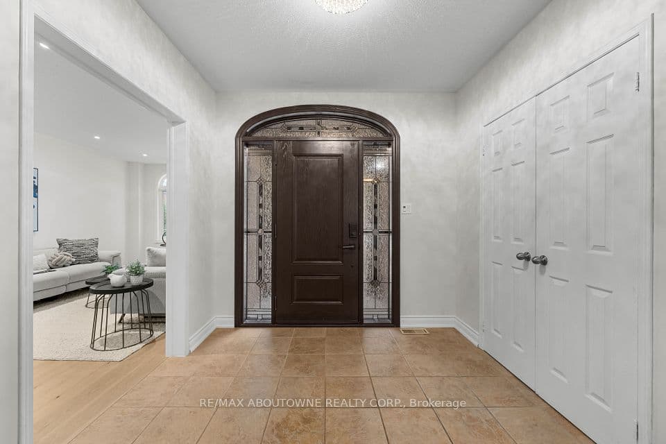 435 March Crescent, Oakville, ON L6H 5X7 – photo 3