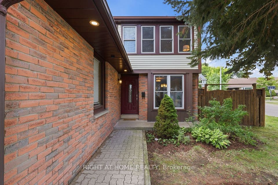 16 Kindle Court, Brampton, ON L6Z 1B2 – photo 3