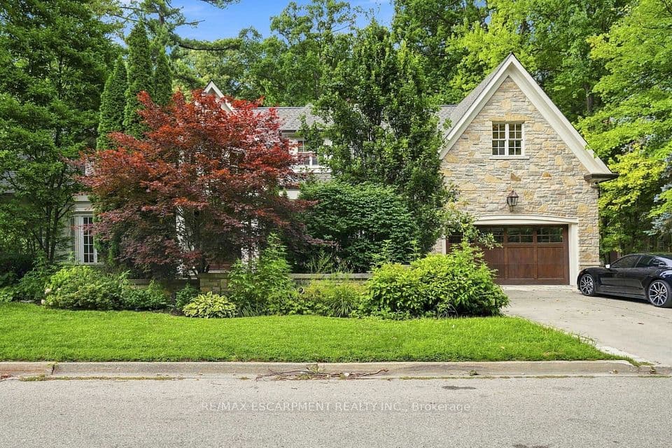 2025 Heartwood Court, Mississauga, ON L5C 4P7 – main photo