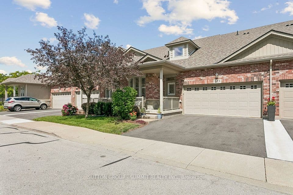 2120 Itabashi Way 223, Burlington, ON L7M 0V3 – main photo