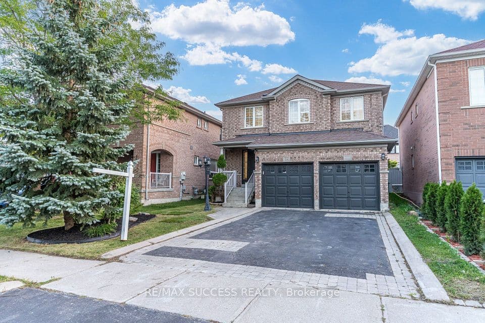 54 Ferncroft Place, Brampton, ON L7A 3C8 – main photo