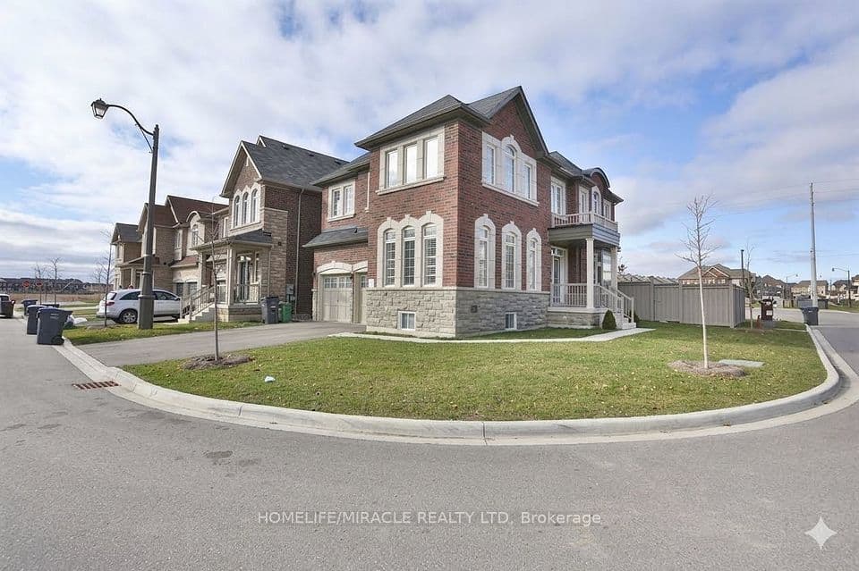 8 Arrowstone Court, Brampton, ON L6R 3T5 – photo 3