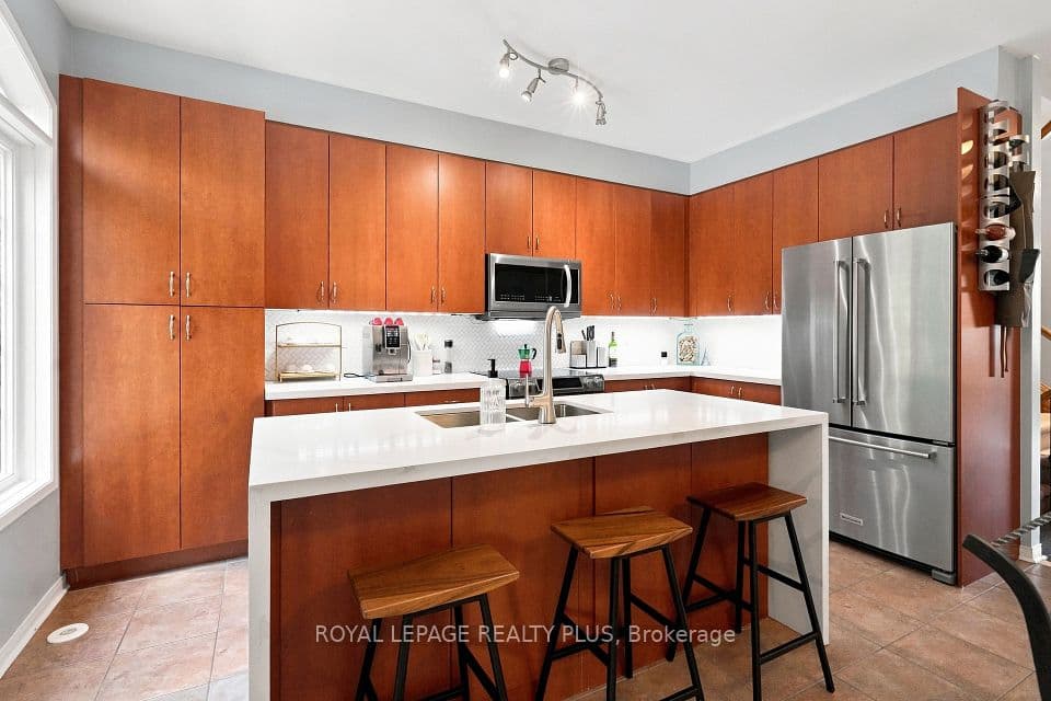2333 Sutton Drive, Burlington, ON L7L 6Y9 – photo 3