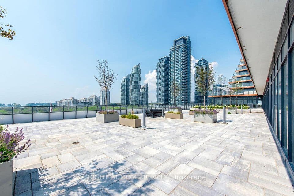 30 Shore Breeze Drive 431, Toronto, ON M8V 0J1 – photo 2