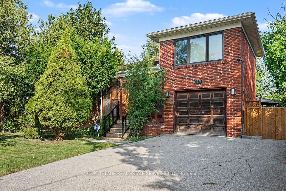 647 Burnhamthorpe Road, Toronto, ON M9C 2Z1 – photo 2