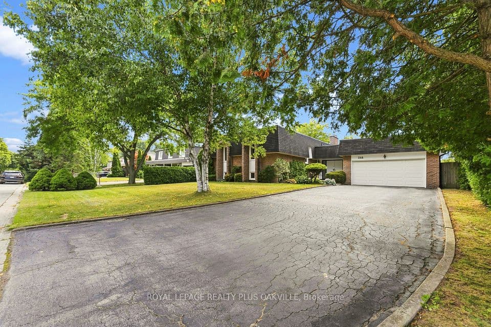 244 Willowridge Court, Oakville, ON L6L 5J2 – photo 2